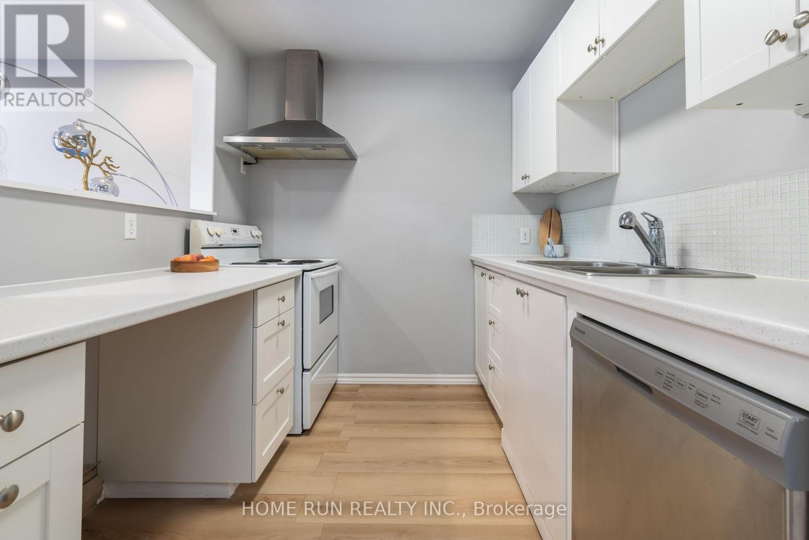 22 - 2610 Draper Avenue, Ottawa, Ontario  K2H 8X8 - Photo 8 - X12377270