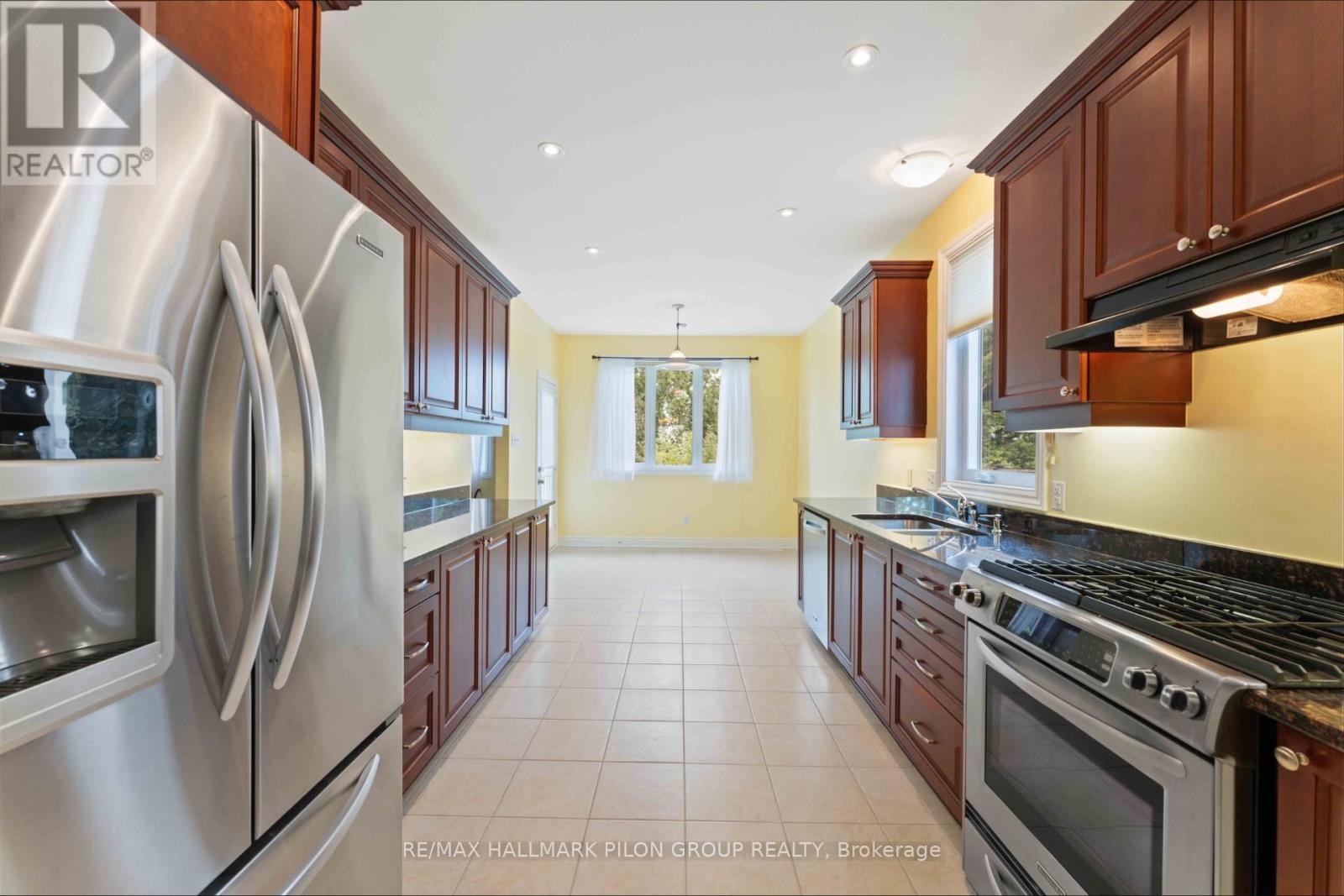 188 Whispering Winds Way, Ottawa, Ontario  K1W 0B5 - Photo 2 - X12377297