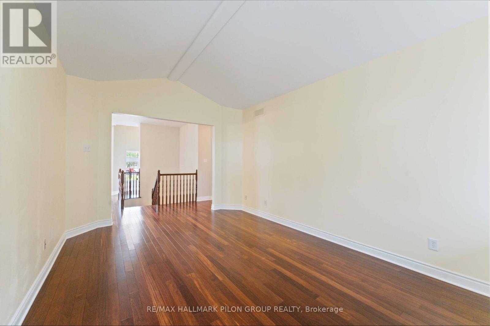 188 Whispering Winds Way, Ottawa, Ontario  K1W 0B5 - Photo 5 - X12377297
