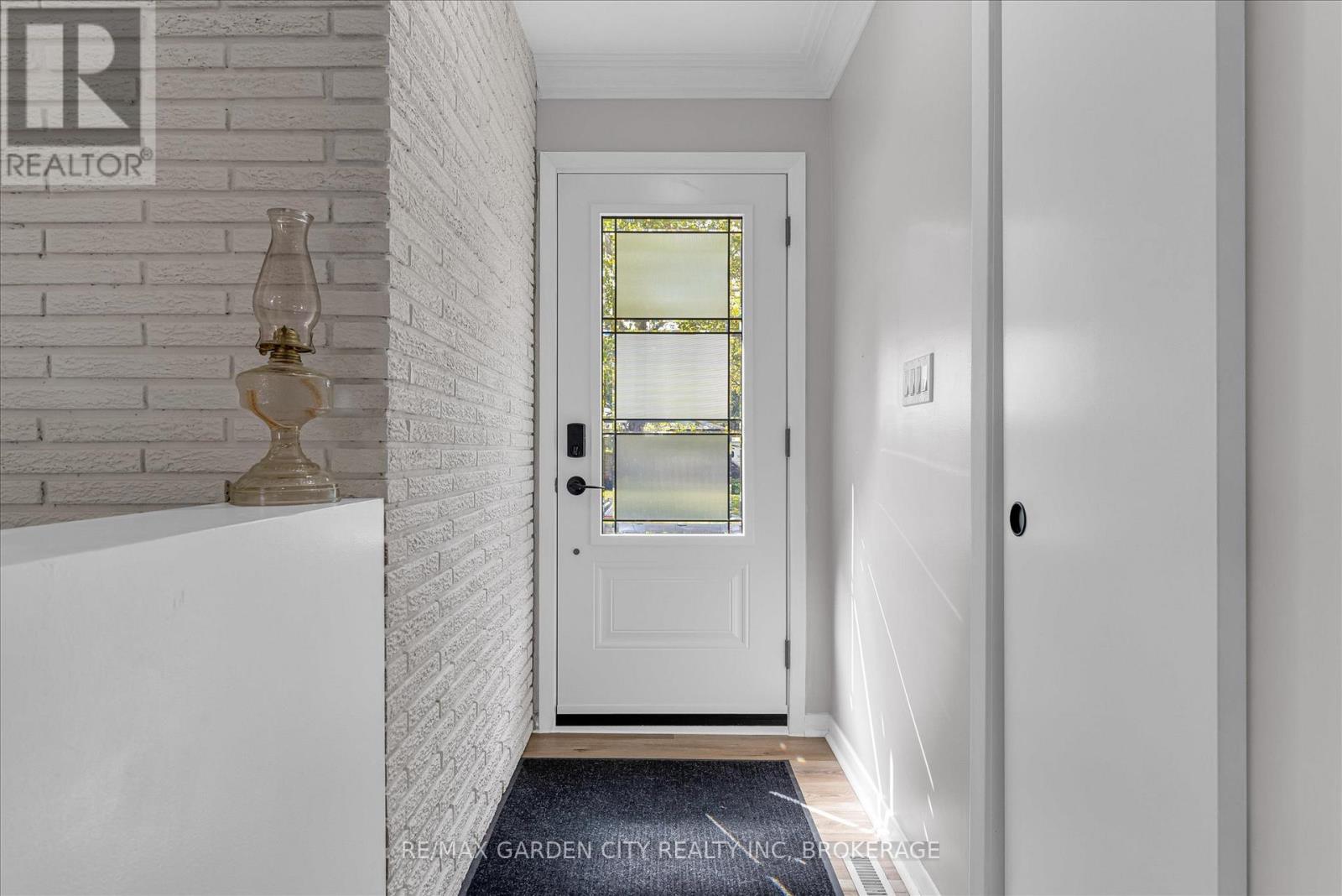15 Jasmin Crescent, St. Catharines, Ontario  L2T 2B9 - Photo 4 - X12377321