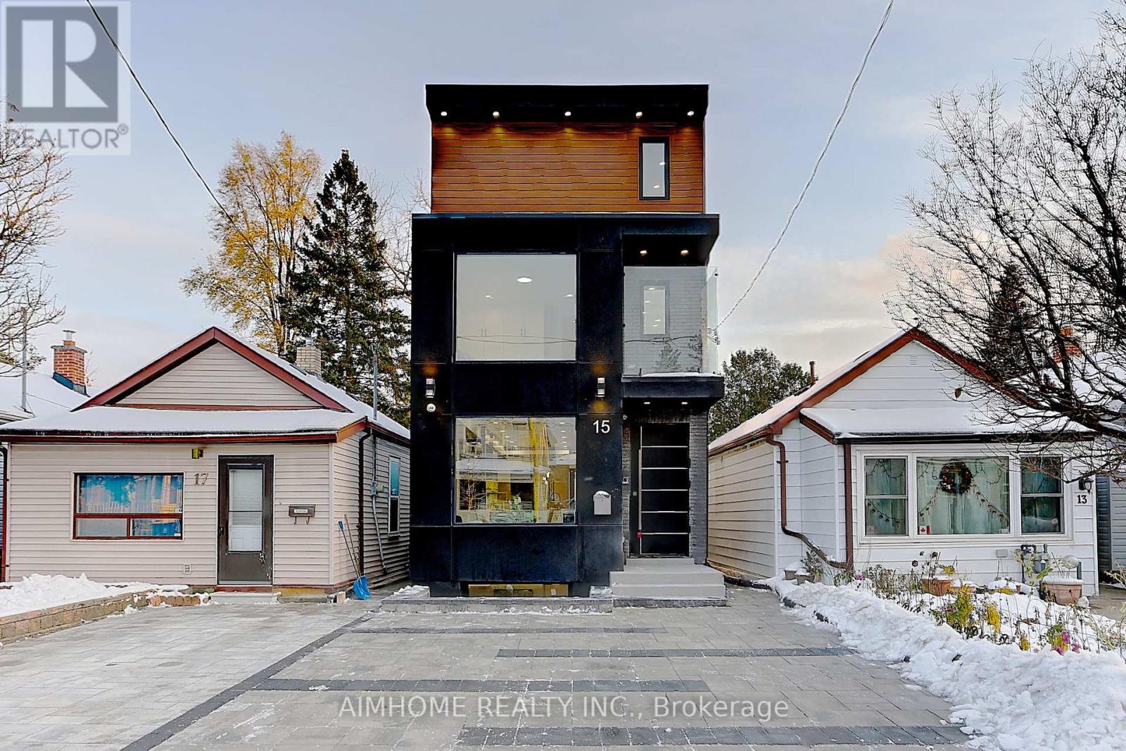 Room 1 - 15 Holborne Avenue, Toronto, Ontario  M4C 2P8 - Photo 1 - E12377193