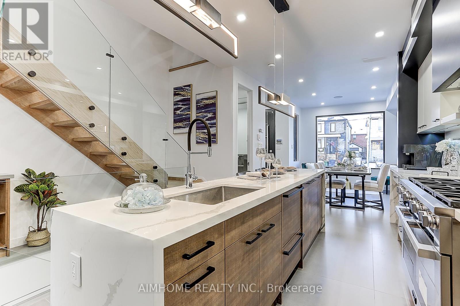 Room 1 - 15 Holborne Avenue, Toronto, Ontario  M4C 2P8 - Photo 17 - E12377193