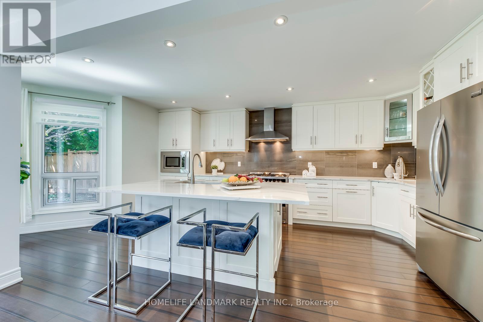 1076 Montrose Abbey Drive, Oakville, Ontario  L6M 1E7 - Photo 18 - W12376340