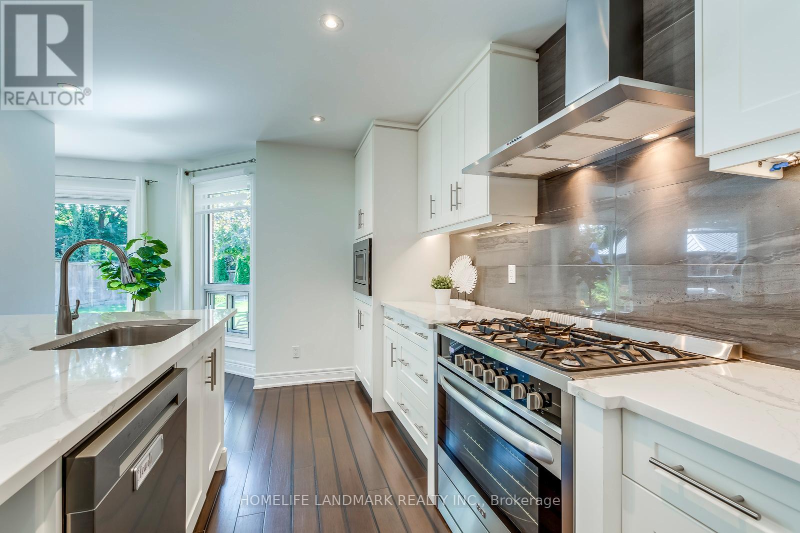 1076 Montrose Abbey Drive, Oakville, Ontario  L6M 1E7 - Photo 19 - W12376340