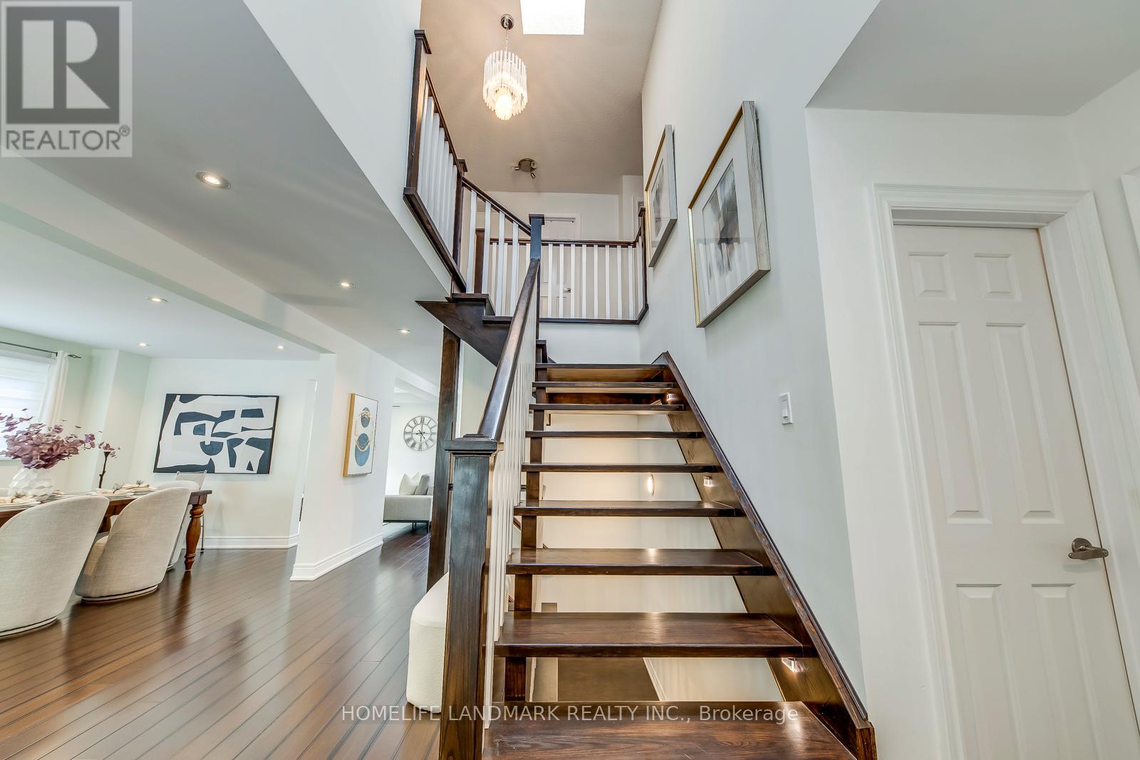 1076 Montrose Abbey Drive, Oakville, Ontario  L6M 1E7 - Photo 28 - W12376340