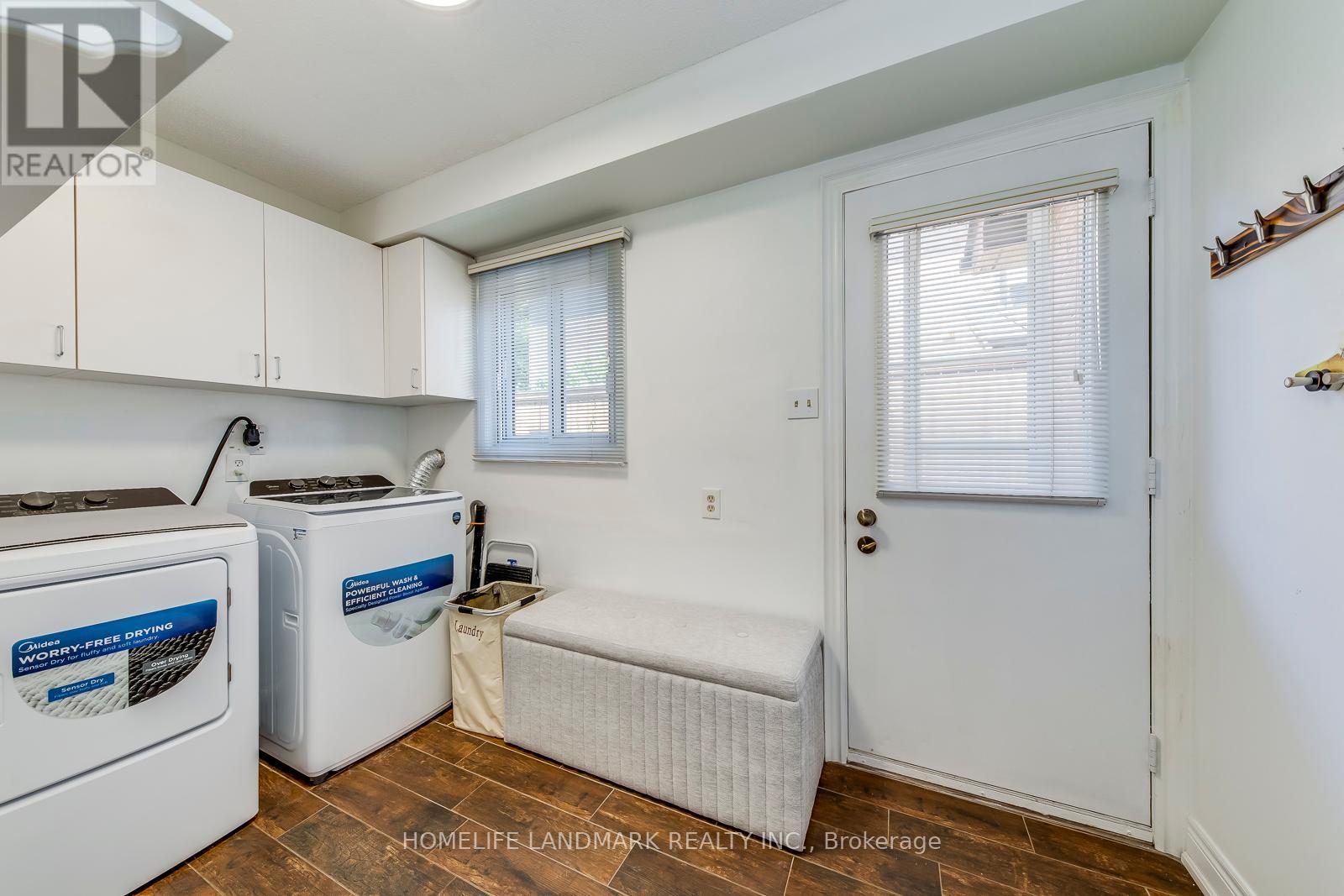 1076 Montrose Abbey Drive, Oakville, Ontario  L6M 1E7 - Photo 26 - W12376340
