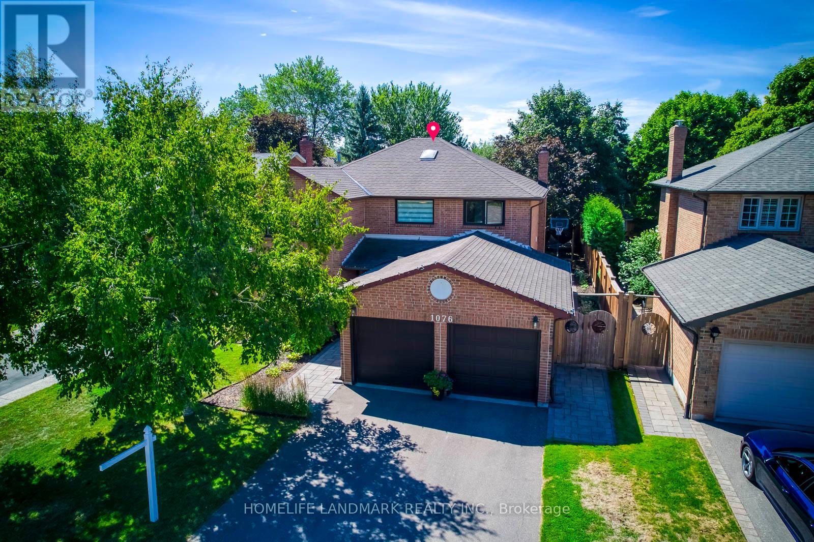1076 Montrose Abbey Drive, Oakville, Ontario  L6M 1E7 - Photo 2 - W12376340