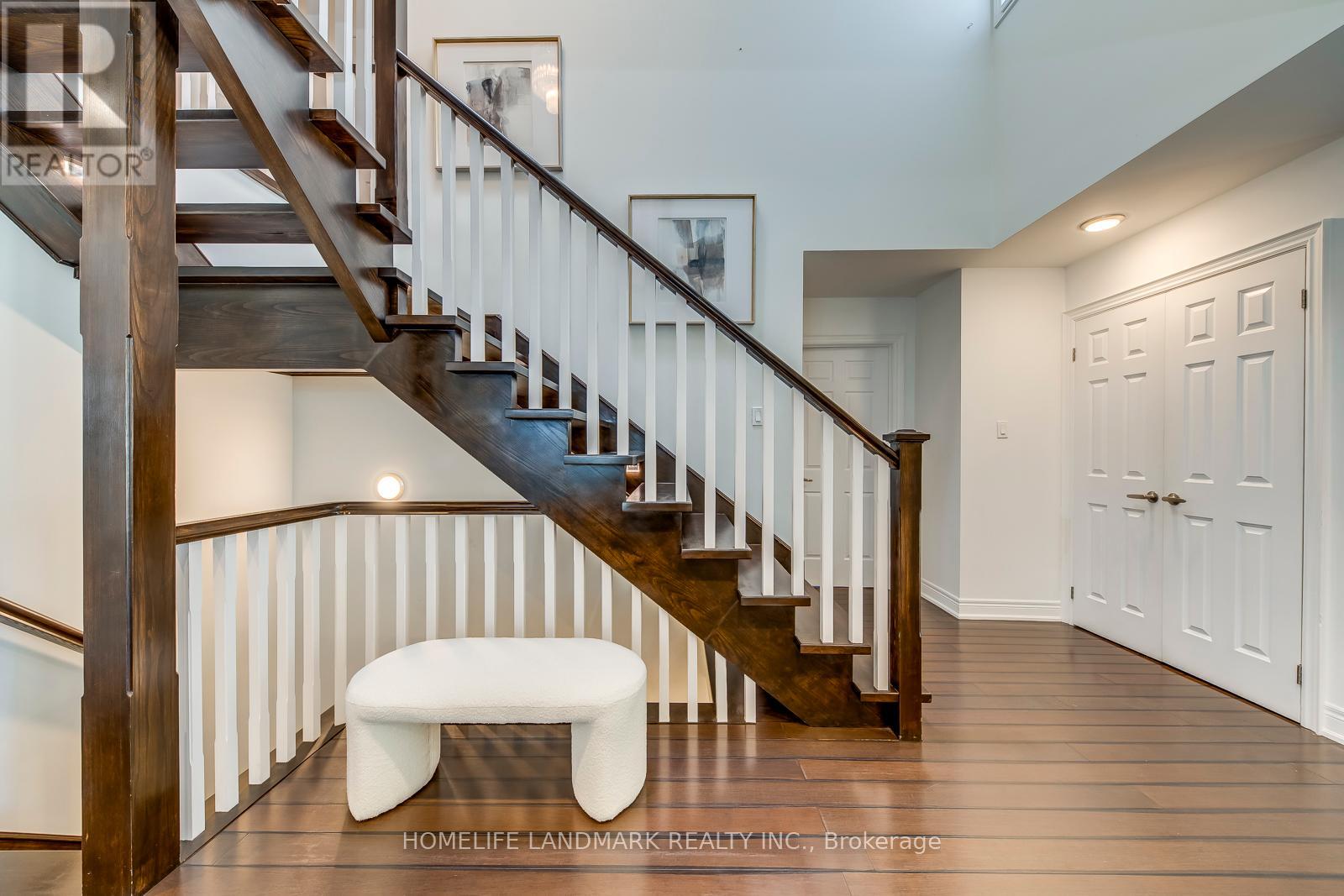 1076 Montrose Abbey Drive, Oakville, Ontario  L6M 1E7 - Photo 27 - W12376340