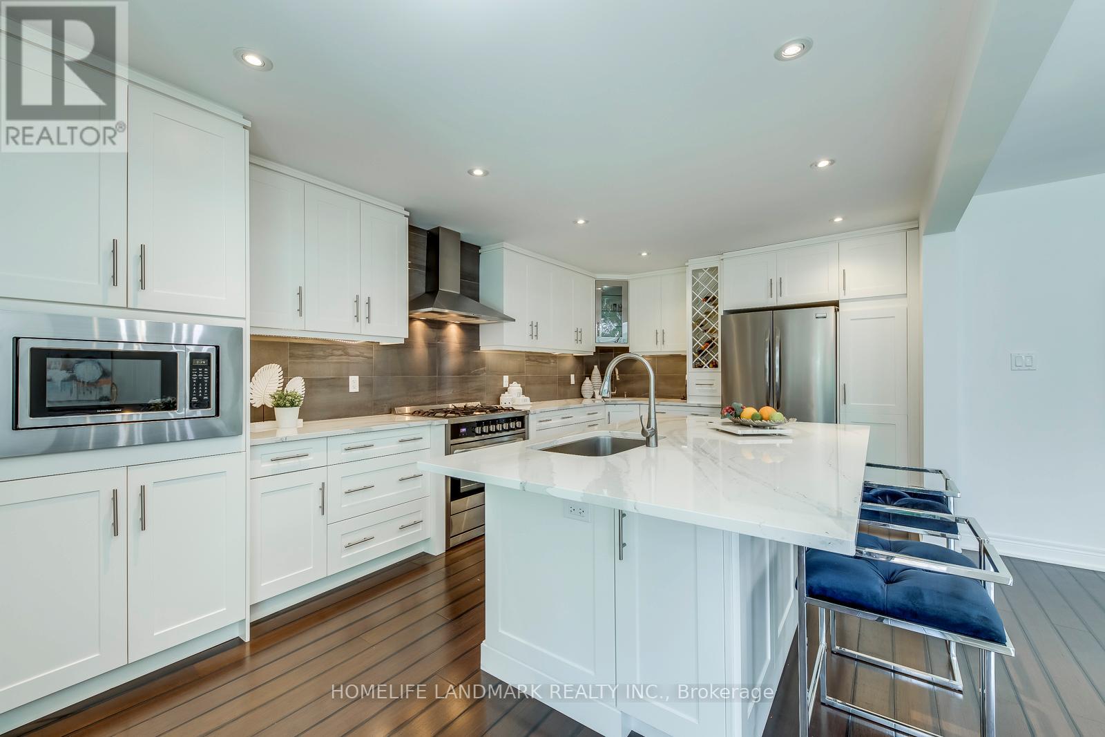 1076 Montrose Abbey Drive, Oakville, Ontario  L6M 1E7 - Photo 21 - W12376340