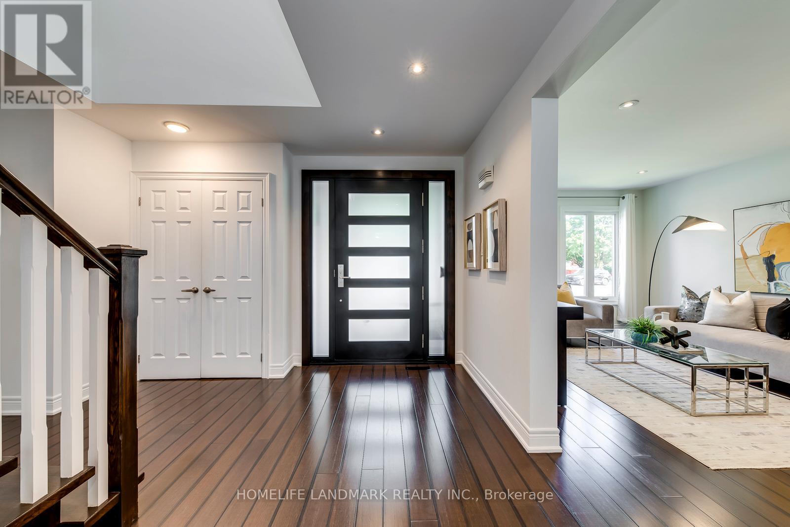 1076 Montrose Abbey Drive, Oakville, Ontario  L6M 1E7 - Photo 6 - W12376340