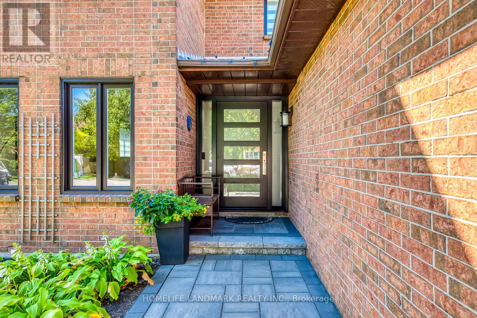 1076 Montrose Abbey Drive, Oakville, Ontario  L6M 1E7 - Photo 3 - W12376340