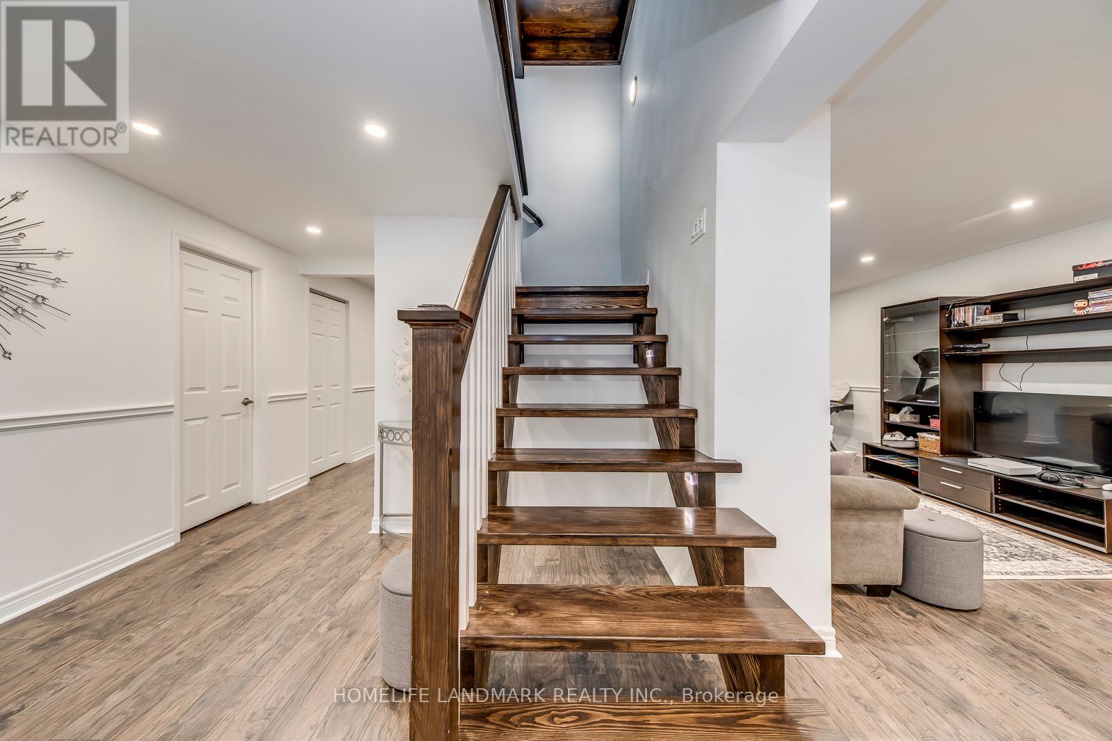 1076 Montrose Abbey Drive, Oakville, Ontario  L6M 1E7 - Photo 37 - W12376340