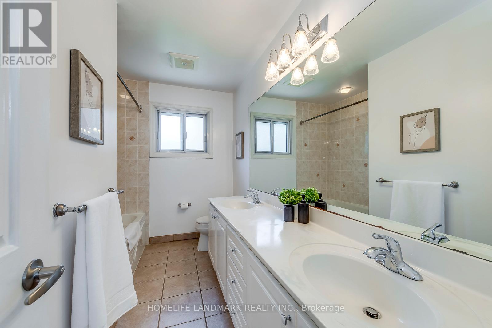 1076 Montrose Abbey Drive, Oakville, Ontario  L6M 1E7 - Photo 36 - W12376340