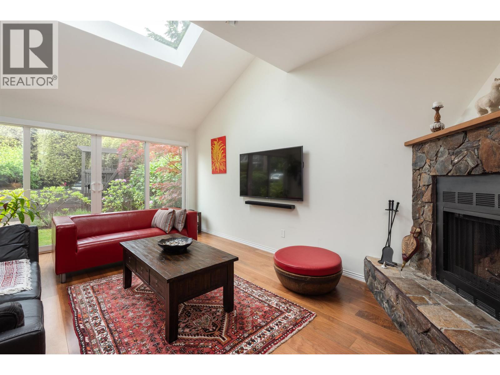 1915 CHESTERFIELD AVENUE, North Vancouver, British Columbia