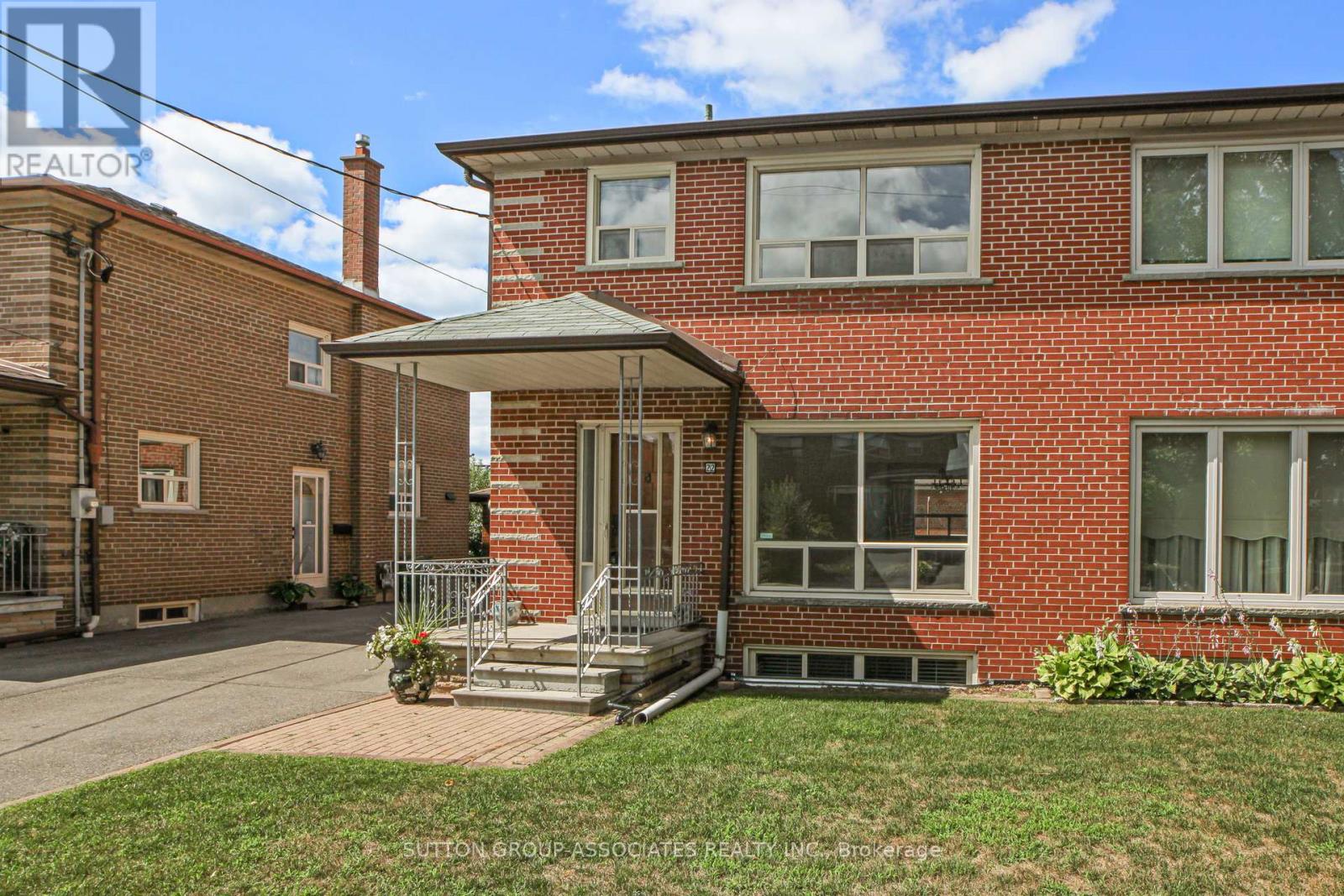 22 WOODENHILL COURT, Toronto, Ontario