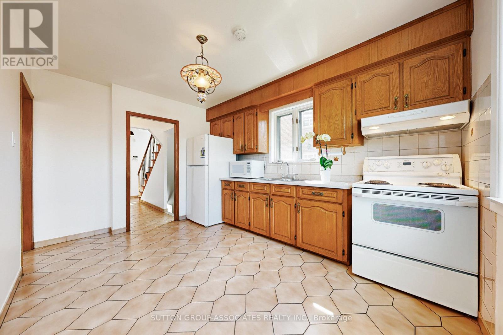 22 Woodenhill Court, Toronto, Ontario  M6M 1K9 - Photo 14 - W12376984