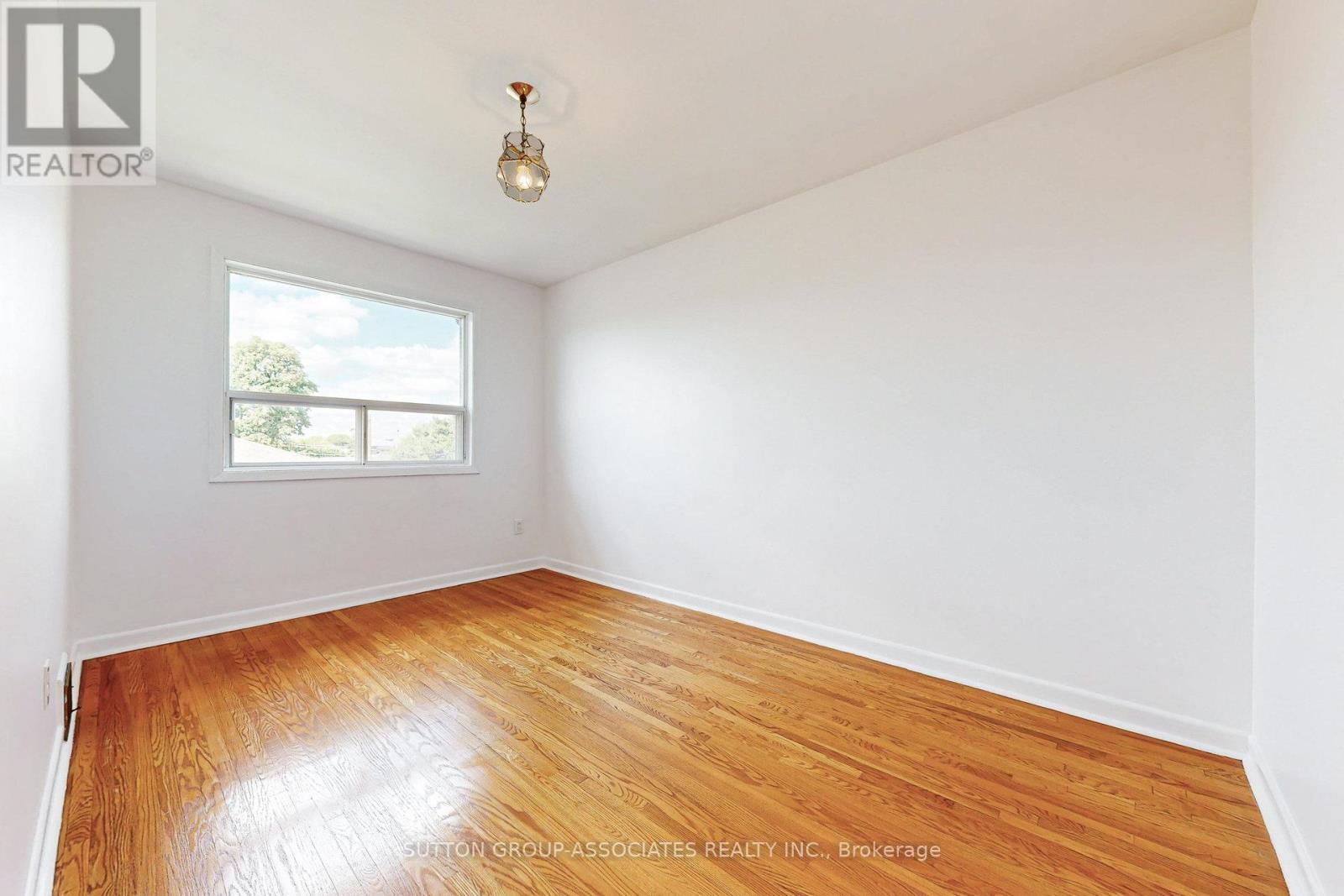 22 Woodenhill Court, Toronto, Ontario  M6M 1K9 - Photo 17 - W12376984