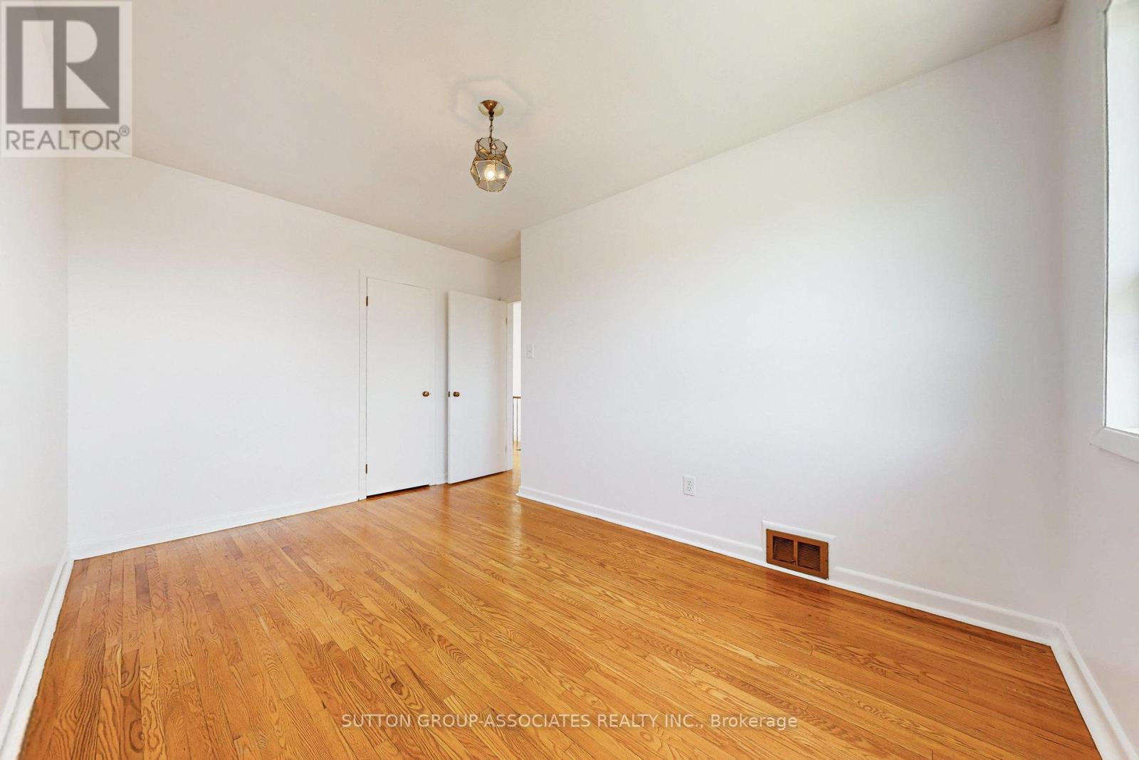22 Woodenhill Court, Toronto, Ontario  M6M 1K9 - Photo 18 - W12376984