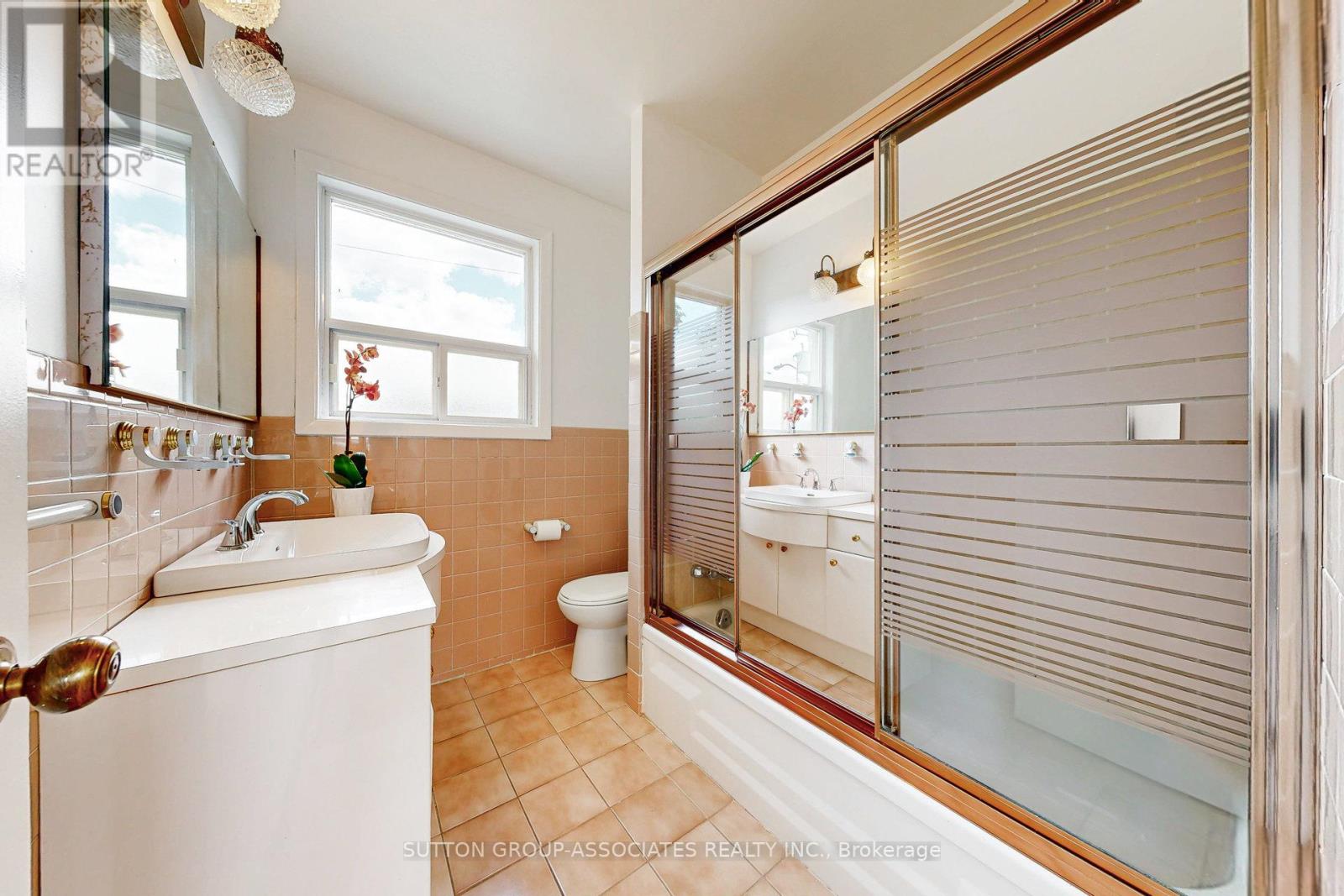 22 Woodenhill Court, Toronto, Ontario  M6M 1K9 - Photo 20 - W12376984