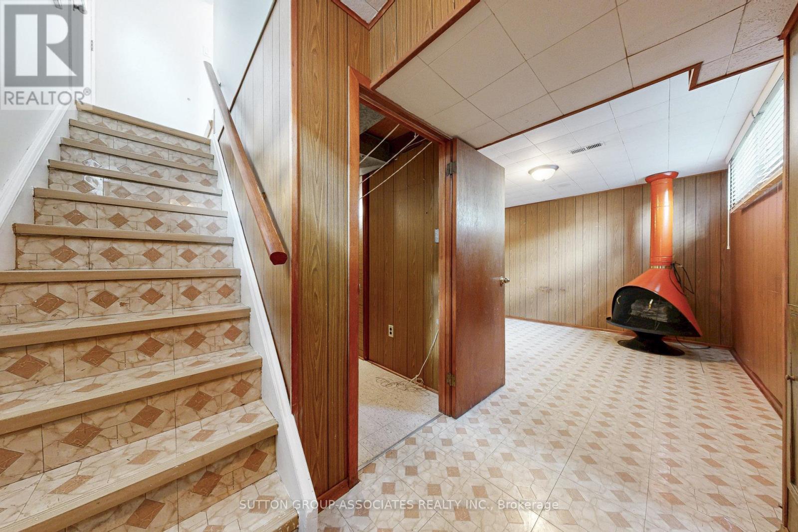 22 Woodenhill Court, Toronto, Ontario  M6M 1K9 - Photo 21 - W12376984