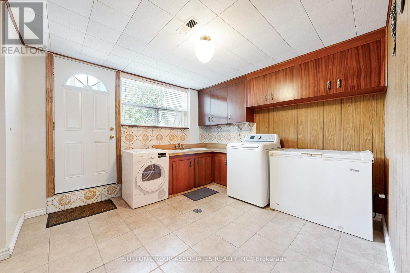 22 Woodenhill Court, Toronto, Ontario  M6M 1K9 - Photo 23 - W12376984
