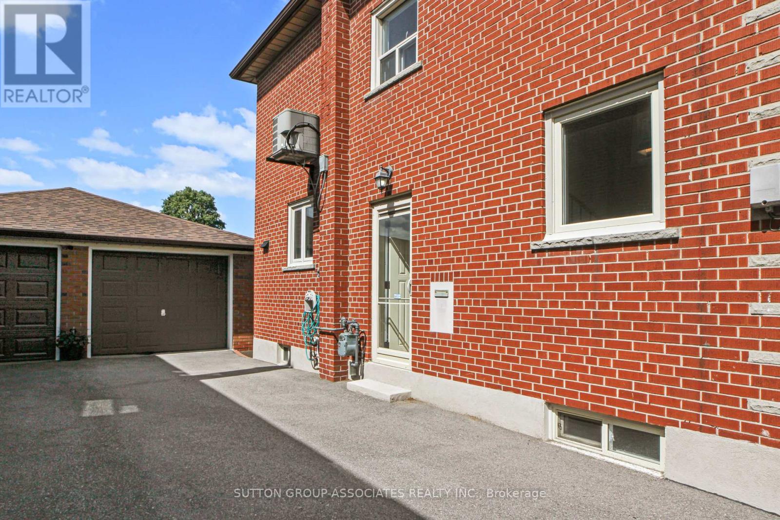 22 Woodenhill Court, Toronto, Ontario  M6M 1K9 - Photo 32 - W12376984