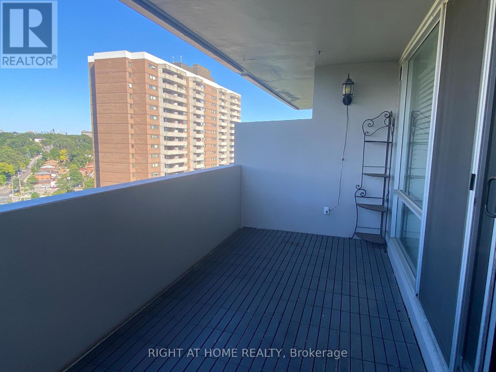 1304 - 240 Scarlett Road, Toronto, Ontario  M6N 4X4 - Photo 11 - W12377027