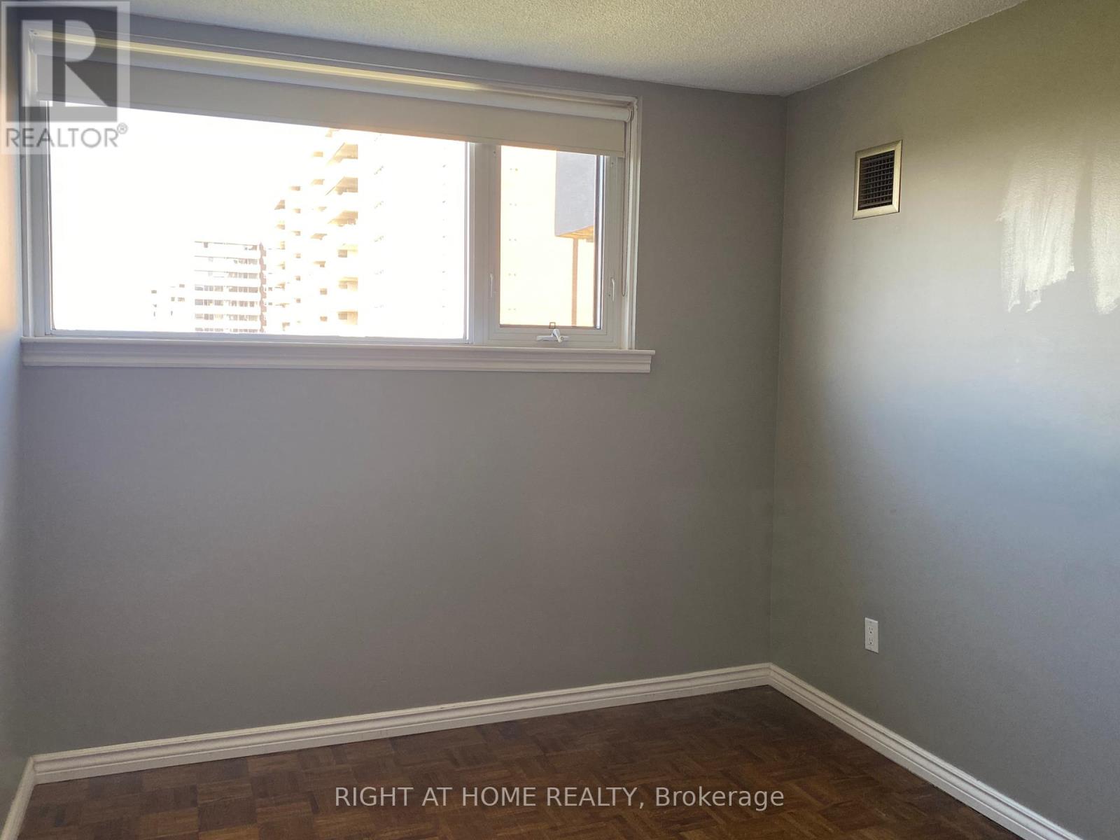 1304 - 240 Scarlett Road, Toronto, Ontario  M6N 4X4 - Photo 14 - W12377027