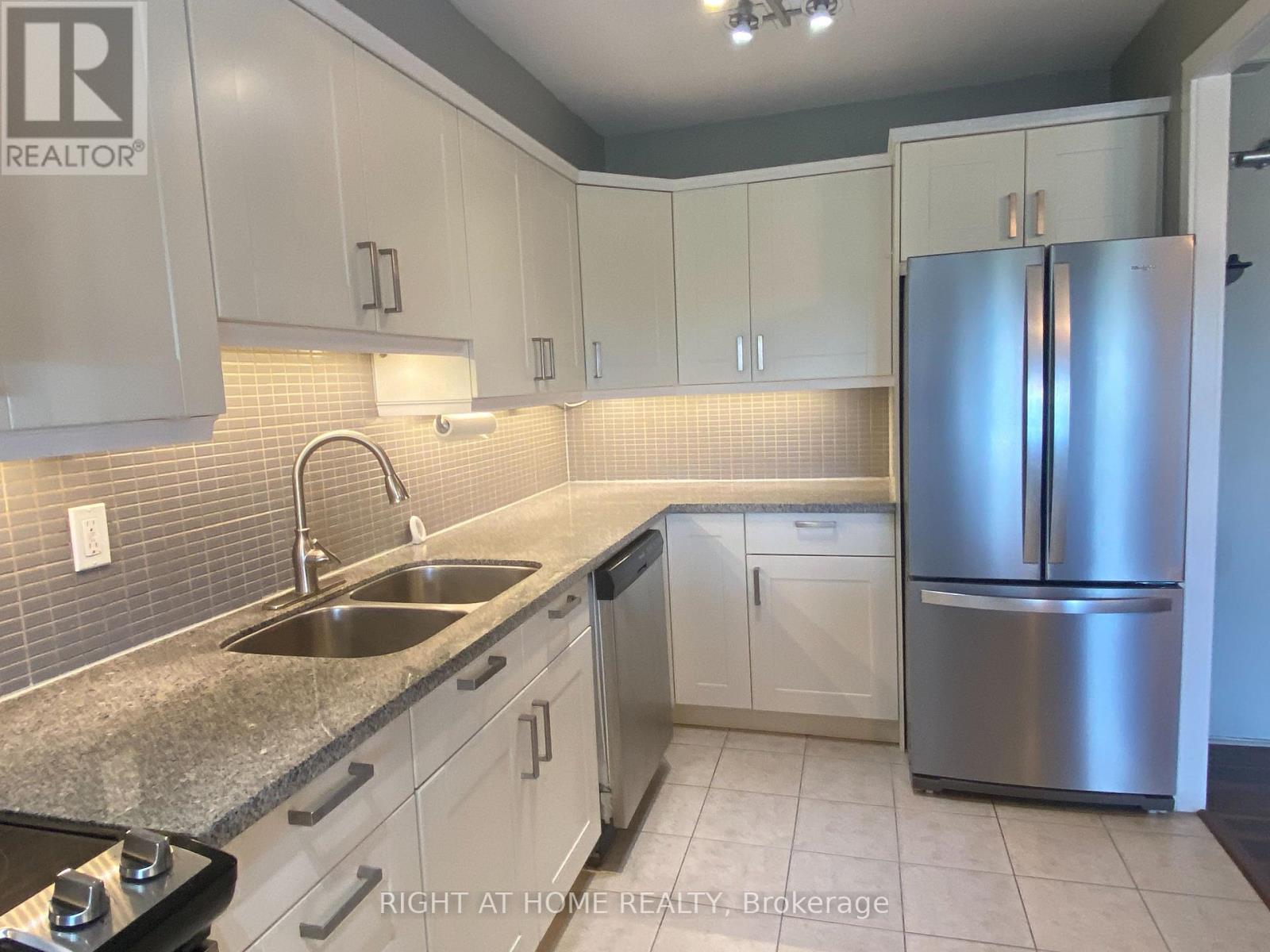 1304 - 240 Scarlett Road, Toronto, Ontario  M6N 4X4 - Photo 5 - W12377027