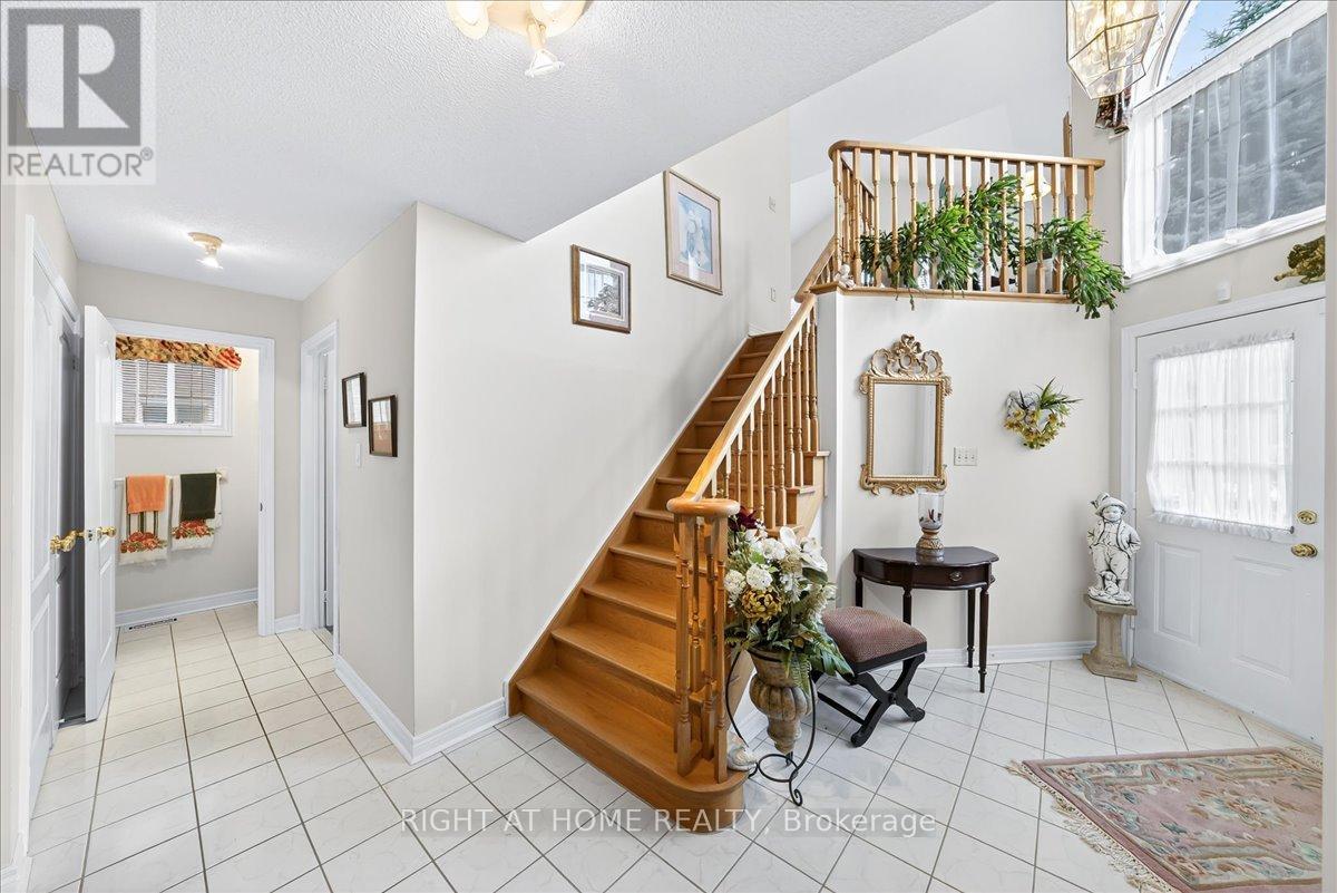 956 Winterton Way, Mississauga, Ontario  L5V 1M6 - Photo 12 - W12377057