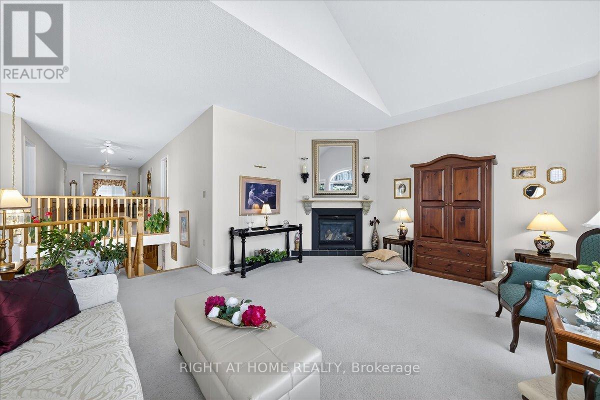 956 Winterton Way, Mississauga, Ontario  L5V 1M6 - Photo 14 - W12377057