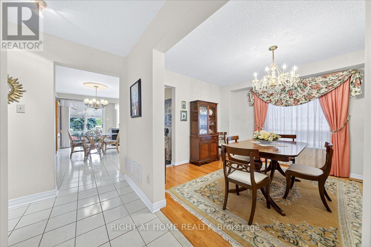956 Winterton Way, Mississauga, Ontario  L5V 1M6 - Photo 16 - W12377057