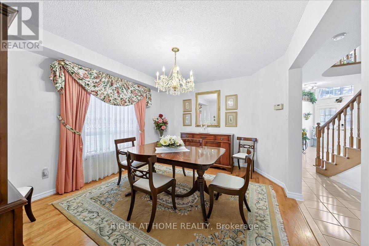 956 Winterton Way, Mississauga, Ontario  L5V 1M6 - Photo 17 - W12377057