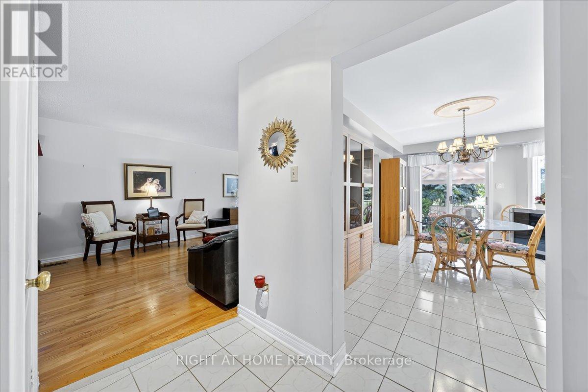 956 Winterton Way, Mississauga, Ontario  L5V 1M6 - Photo 19 - W12377057