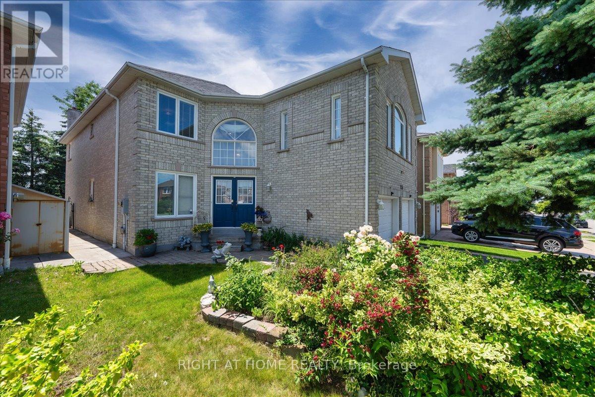 956 Winterton Way, Mississauga, Ontario  L5V 1M6 - Photo 2 - W12377057