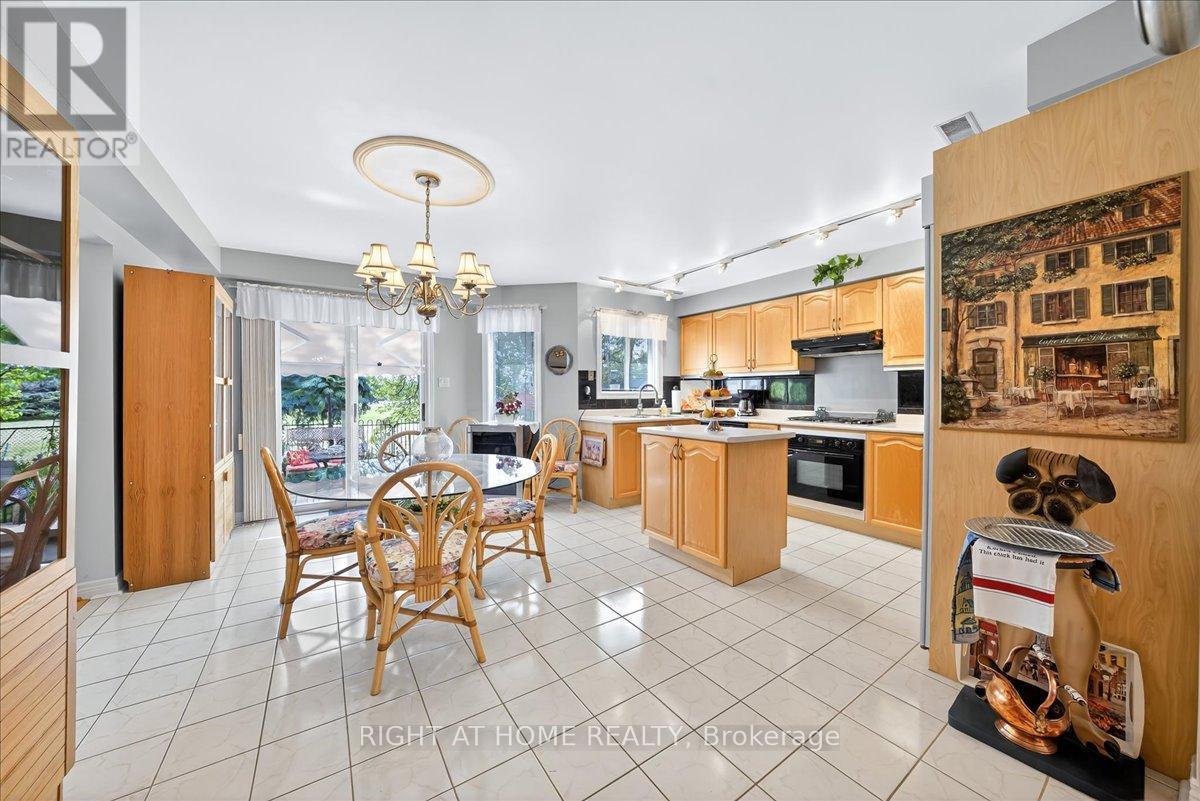 956 Winterton Way, Mississauga, Ontario  L5V 1M6 - Photo 20 - W12377057
