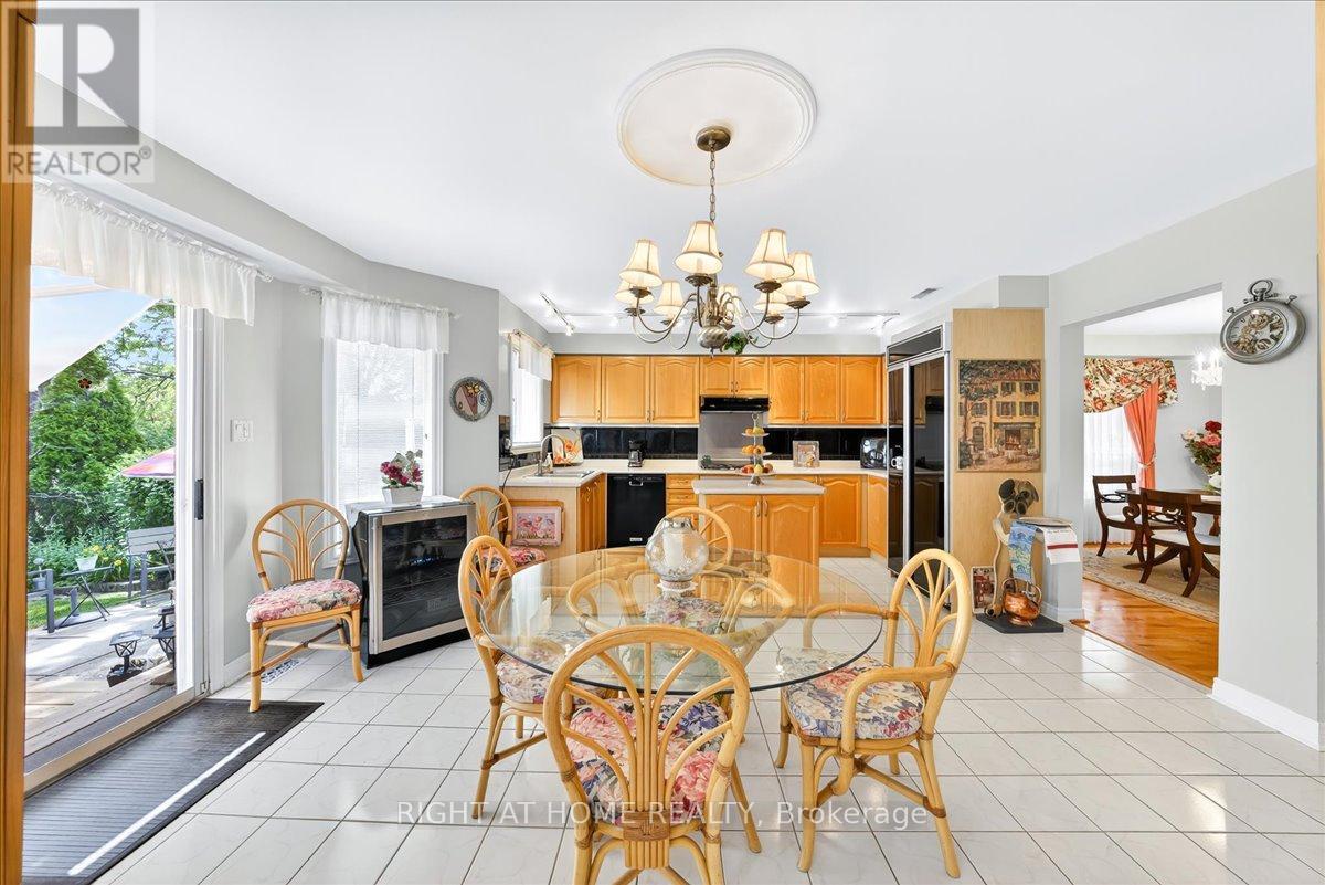 956 Winterton Way, Mississauga, Ontario  L5V 1M6 - Photo 22 - W12377057