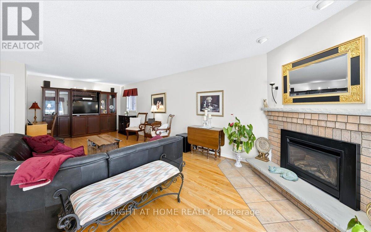 956 Winterton Way, Mississauga, Ontario  L5V 1M6 - Photo 25 - W12377057