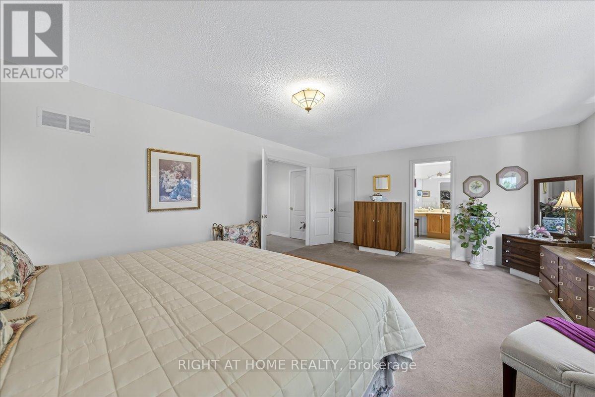 956 Winterton Way, Mississauga, Ontario  L5V 1M6 - Photo 33 - W12377057