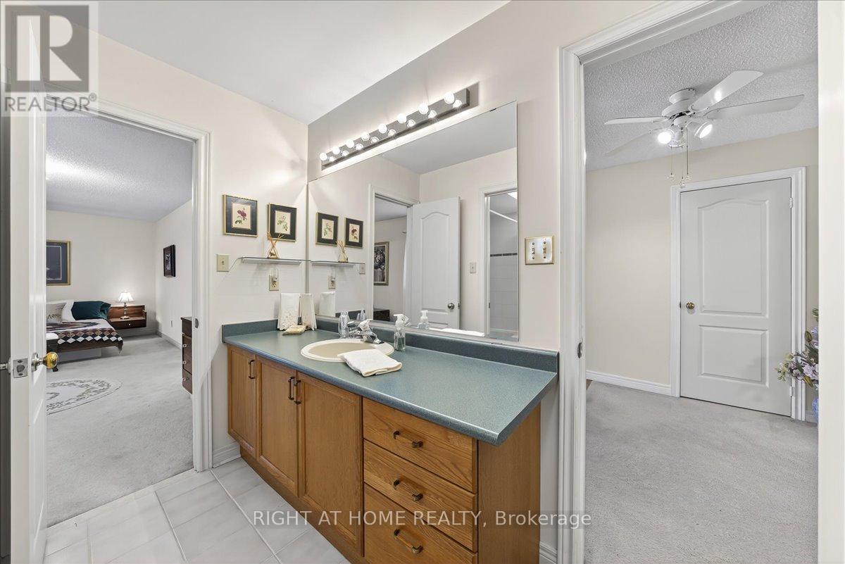 956 Winterton Way, Mississauga, Ontario  L5V 1M6 - Photo 35 - W12377057