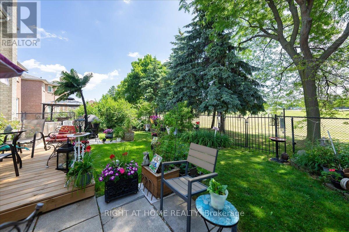956 Winterton Way, Mississauga, Ontario  L5V 1M6 - Photo 49 - W12377057