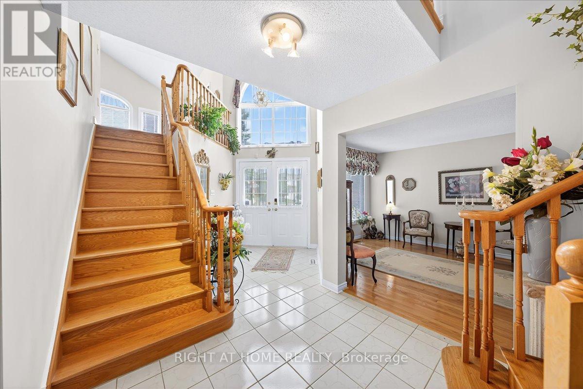956 Winterton Way, Mississauga, Ontario  L5V 1M6 - Photo 9 - W12377057