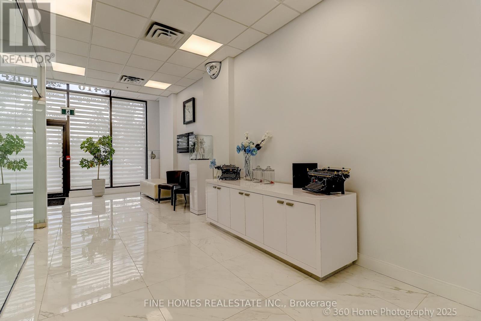 1 De Boers Drive, Toronto, Ontario  M3J 0G6 - Photo 10 - W12377058