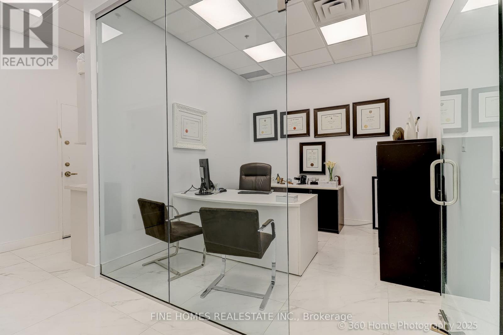 1 De Boers Drive, Toronto, Ontario  M3J 0G6 - Photo 12 - W12377058