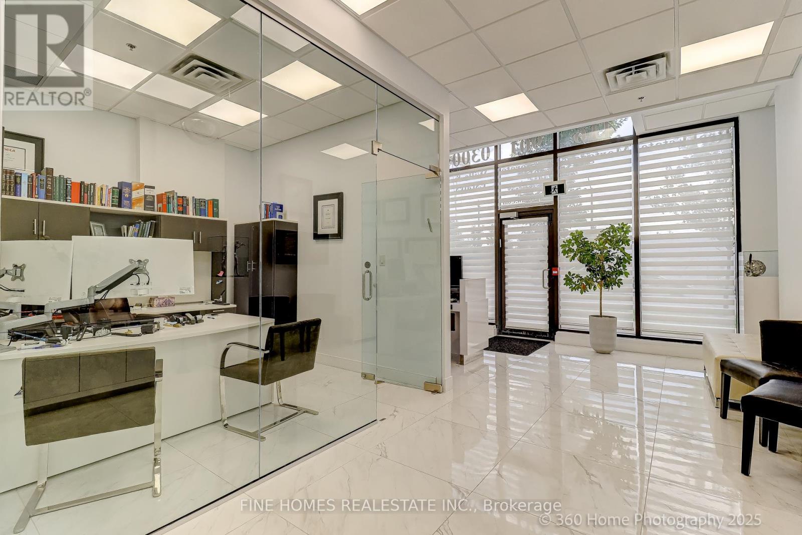 1 De Boers Drive, Toronto, Ontario  M3J 0G6 - Photo 13 - W12377058