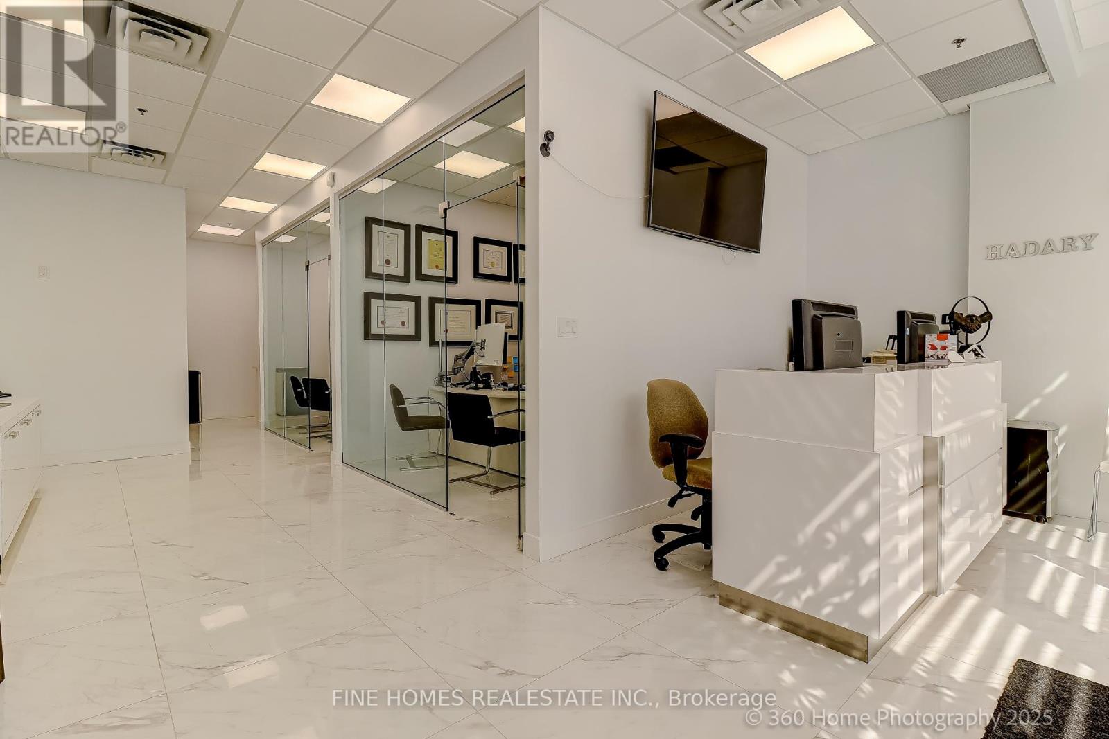1 De Boers Drive, Toronto, Ontario  M3J 0G6 - Photo 17 - W12377058