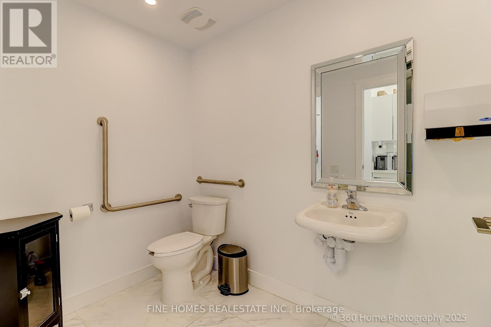 1 De Boers Drive, Toronto, Ontario  M3J 0G6 - Photo 22 - W12377058