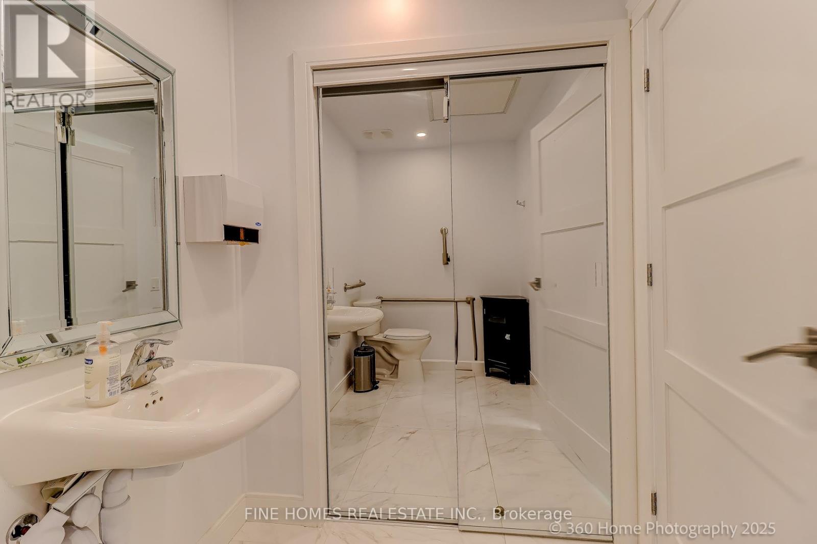 1 De Boers Drive, Toronto, Ontario  M3J 0G6 - Photo 23 - W12377058