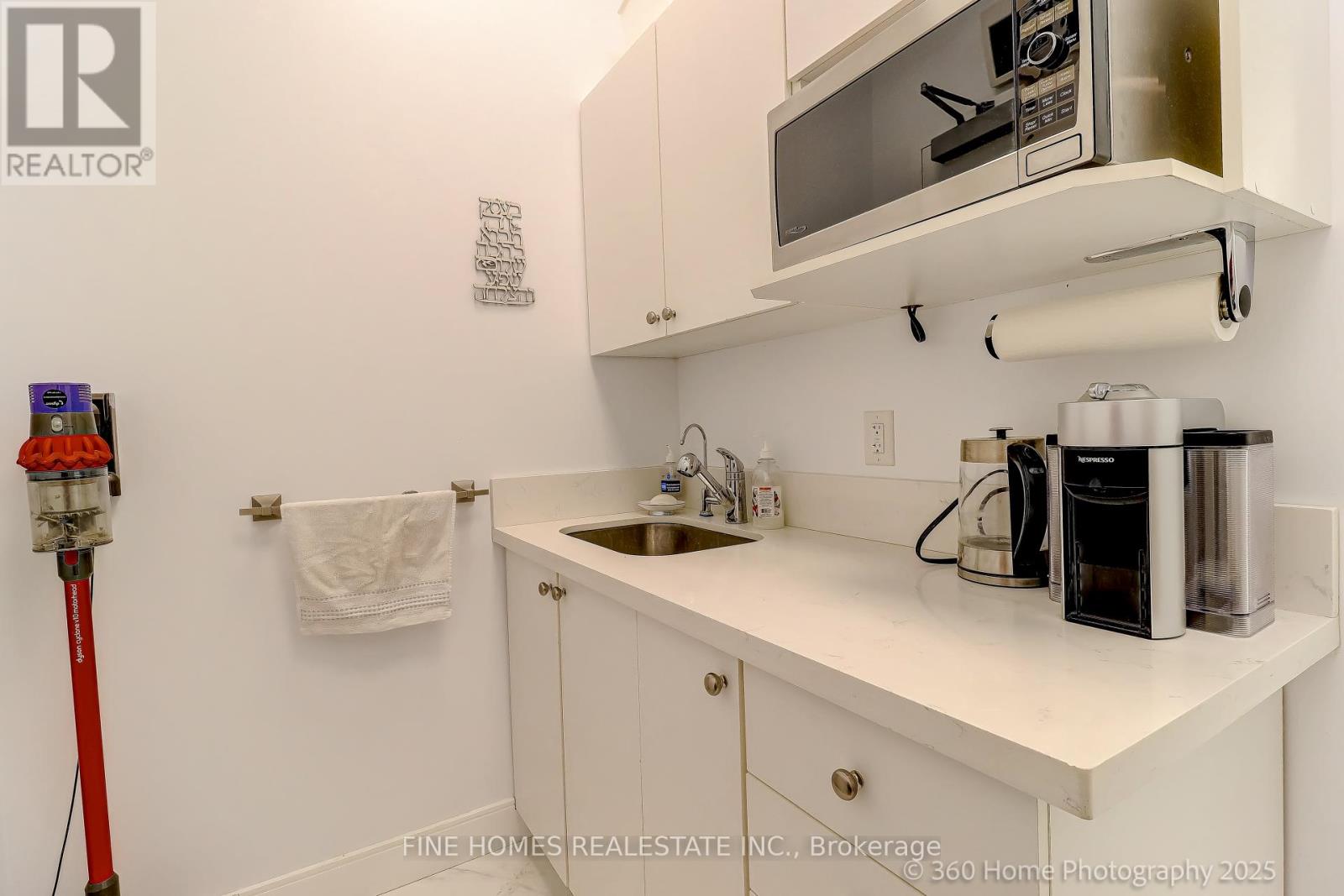 1 De Boers Drive, Toronto, Ontario  M3J 0G6 - Photo 25 - W12377058
