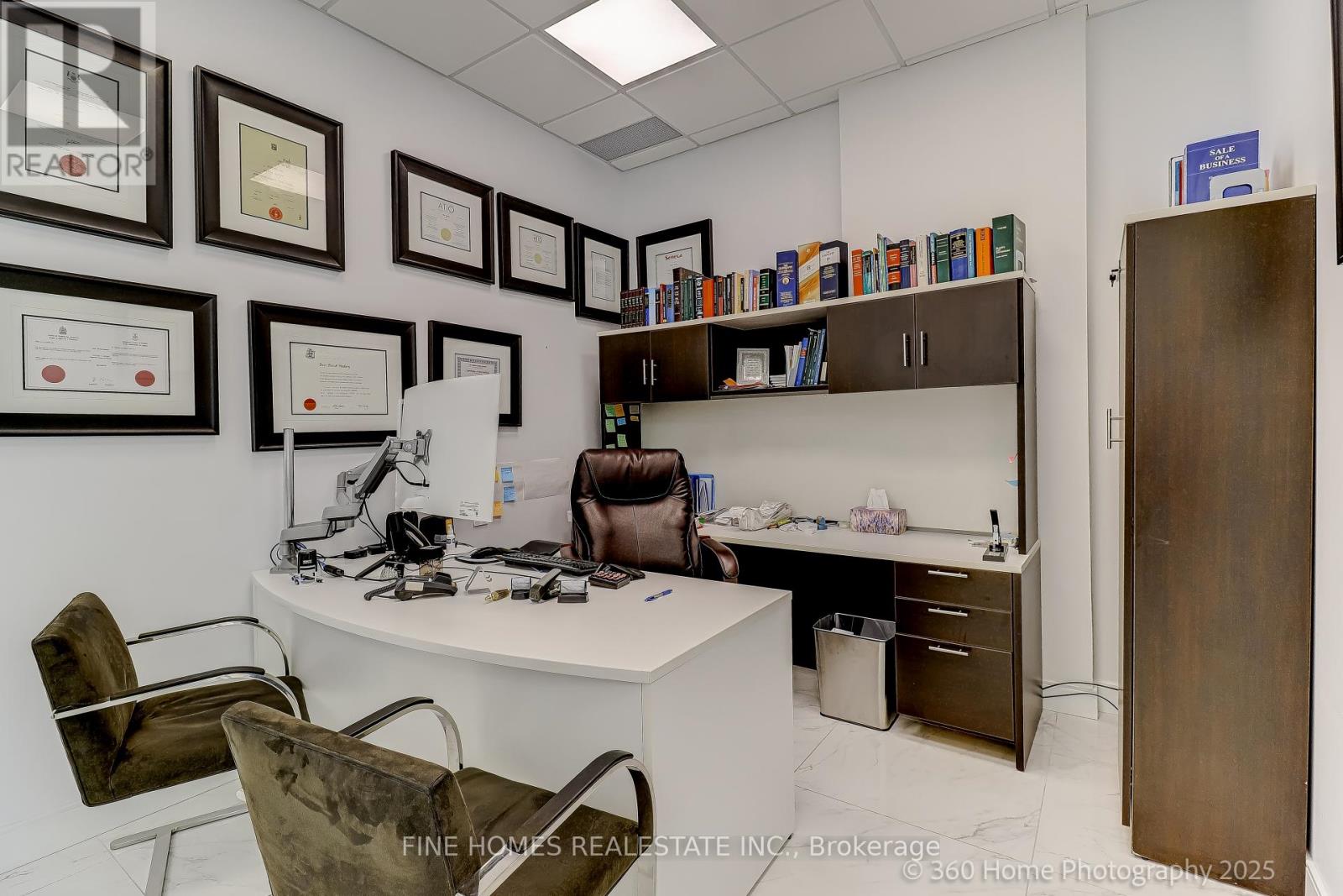 1 De Boers Drive, Toronto, Ontario  M3J 0G6 - Photo 5 - W12377058